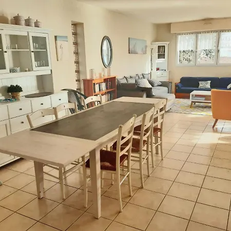 Maison De Vacances 14 Places Les Pieds Dans L Eau * Jard-sur-Mer